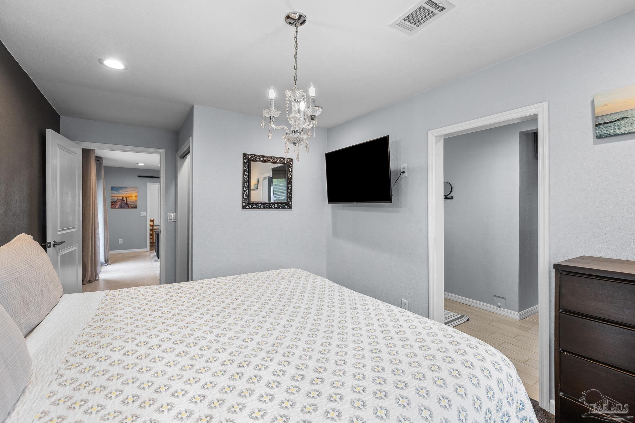 1005 Via Deluna Dr