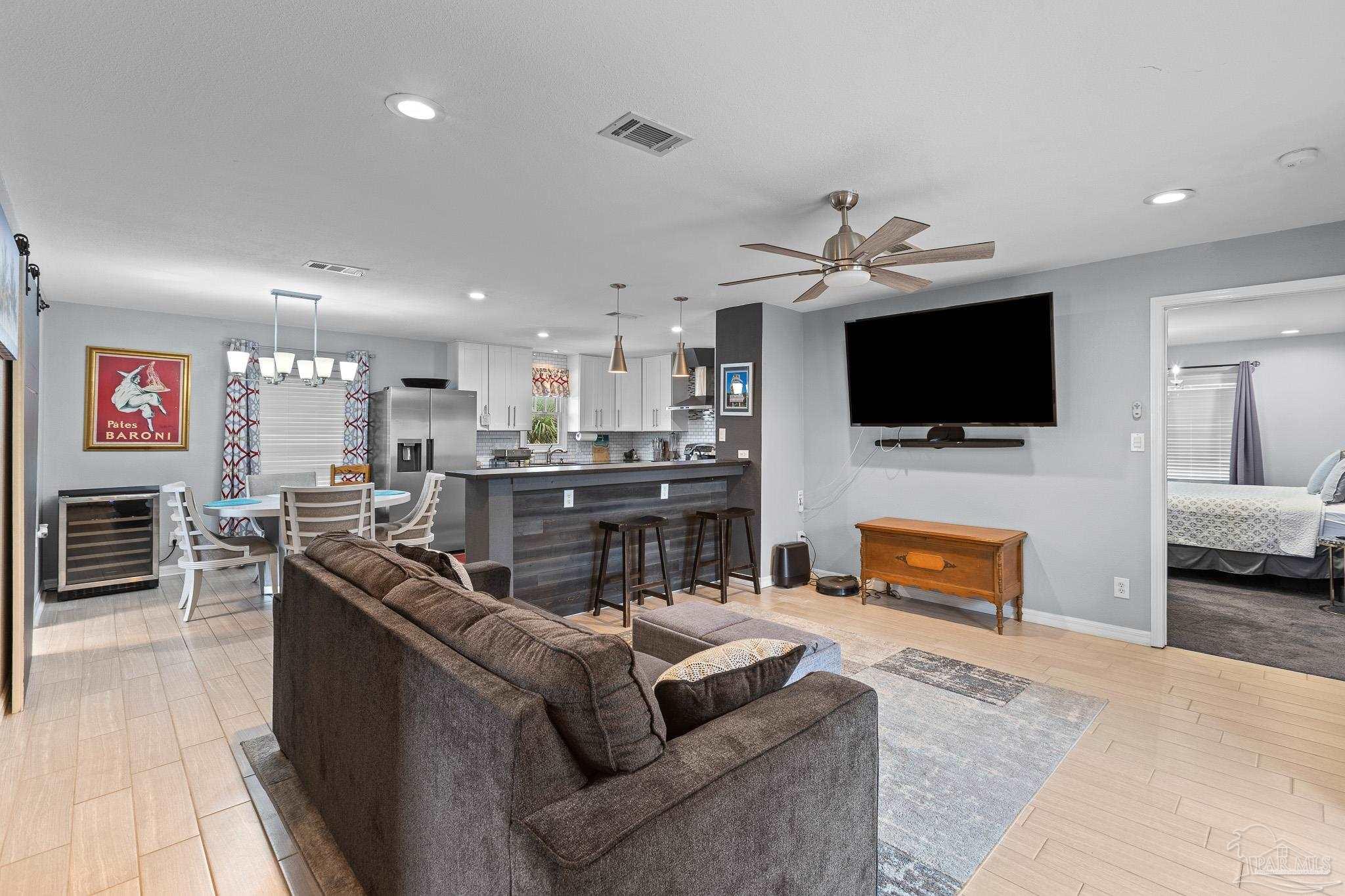 1005 Via Deluna Dr
