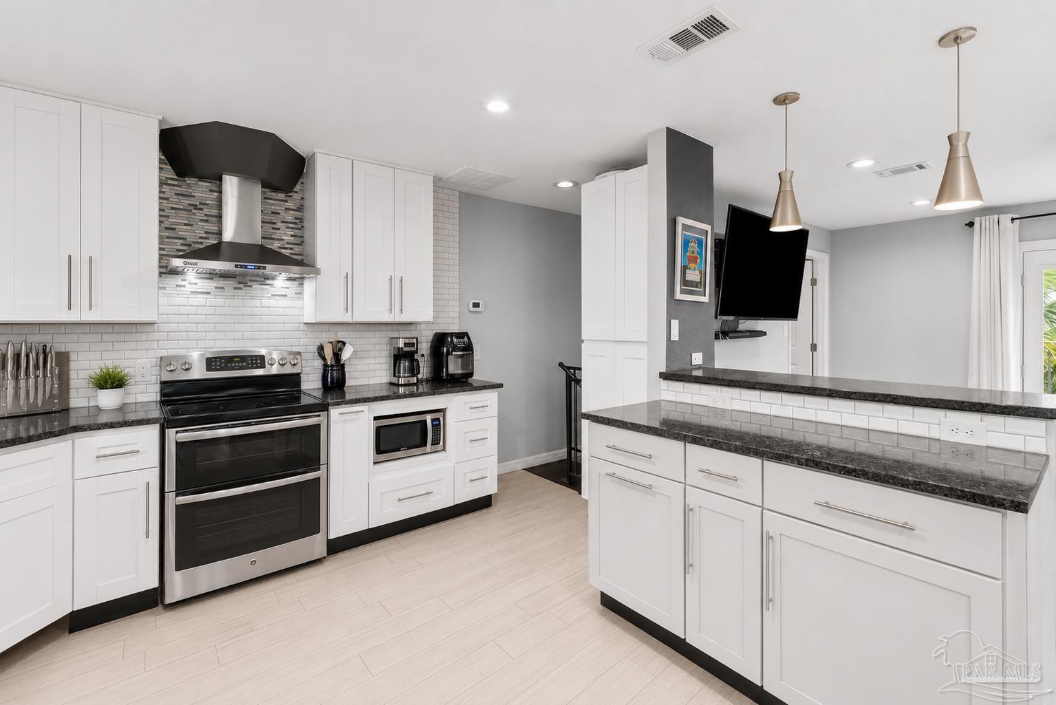 1005 Via Deluna Dr