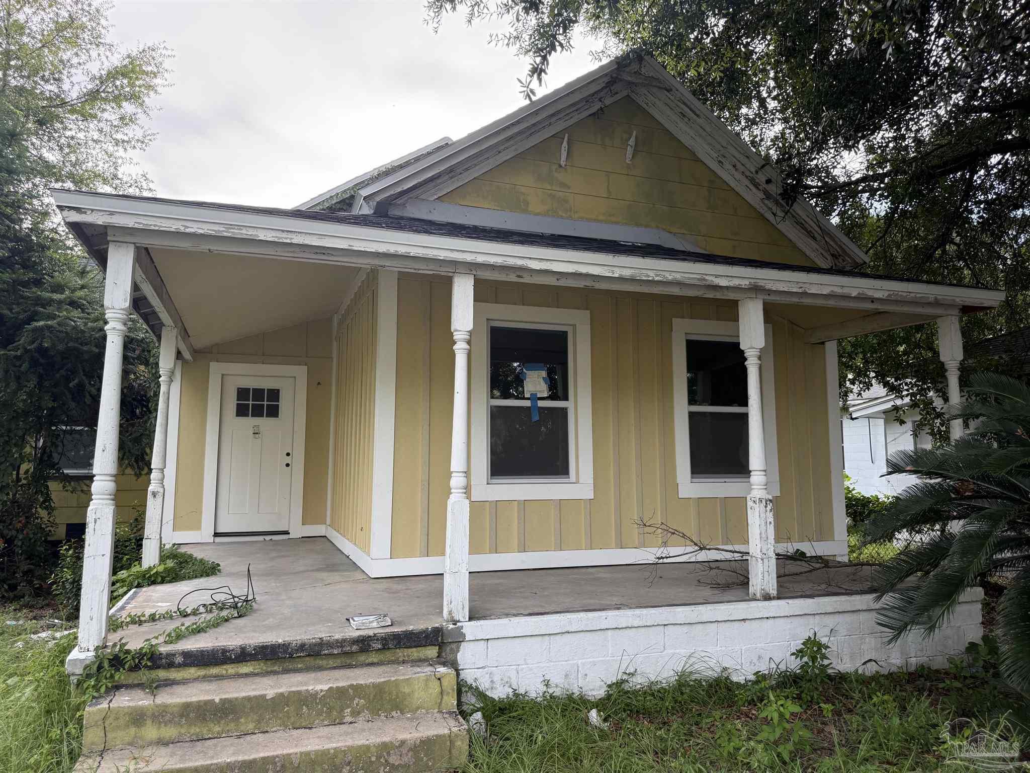 909 N 6th Ave