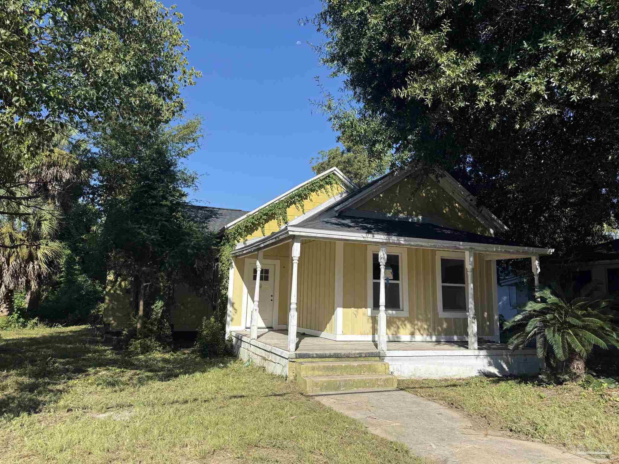 909 N 6th Ave