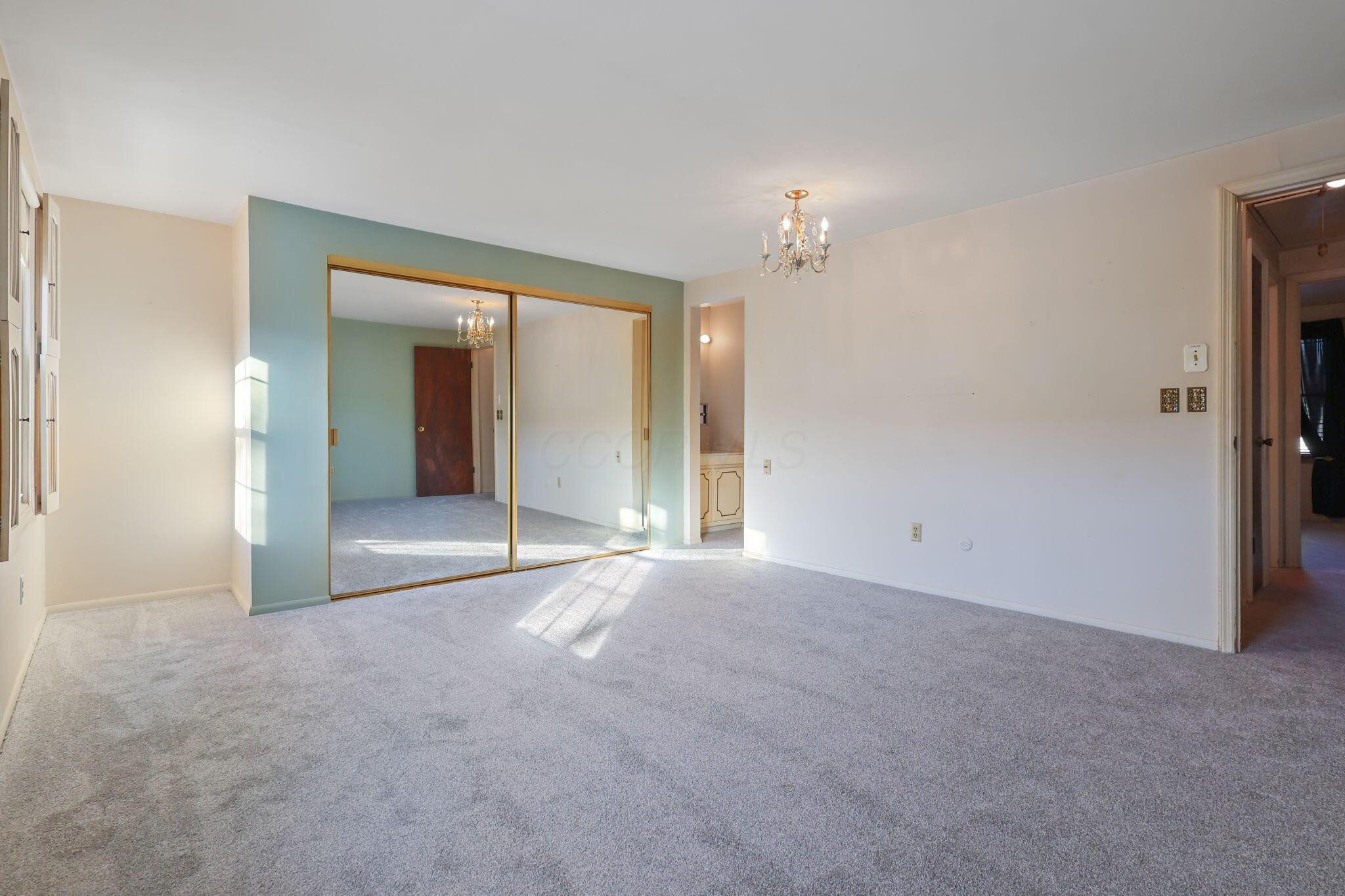 2454 Hardesty Drive S, T6