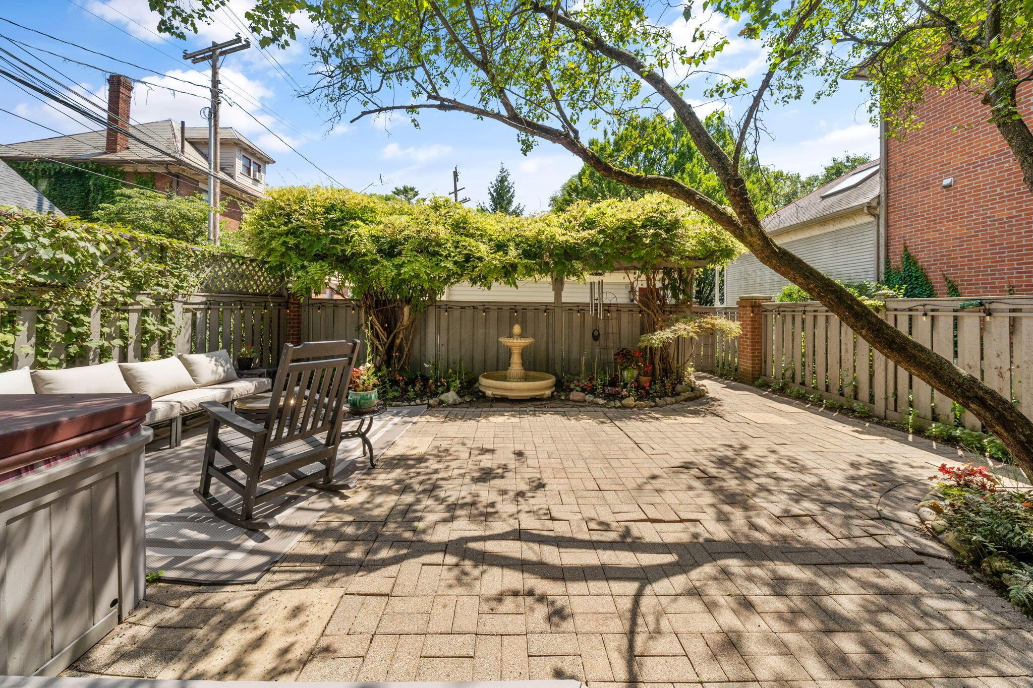 424 W 5th Avenue