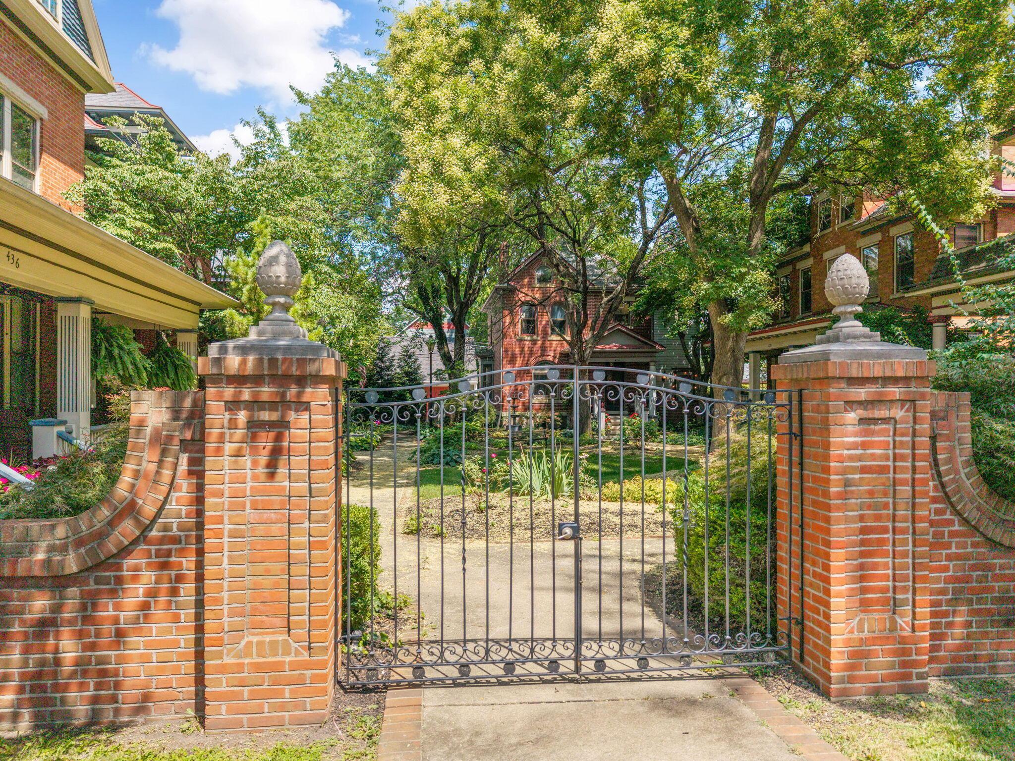424 W 5th Avenue