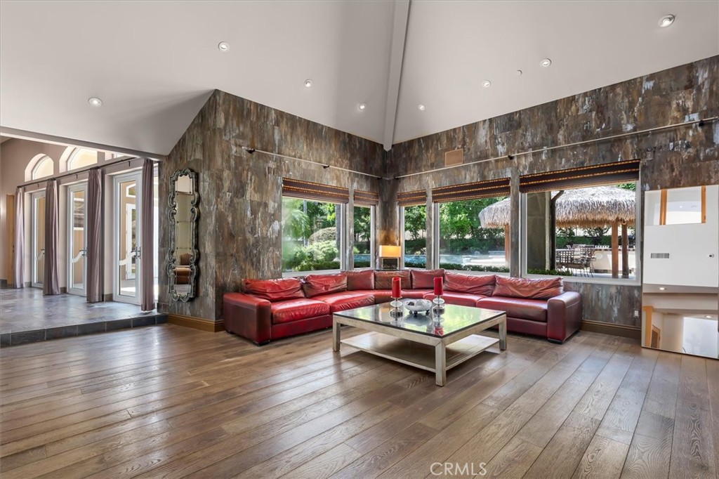 6945 E Hidden Oaks Lane