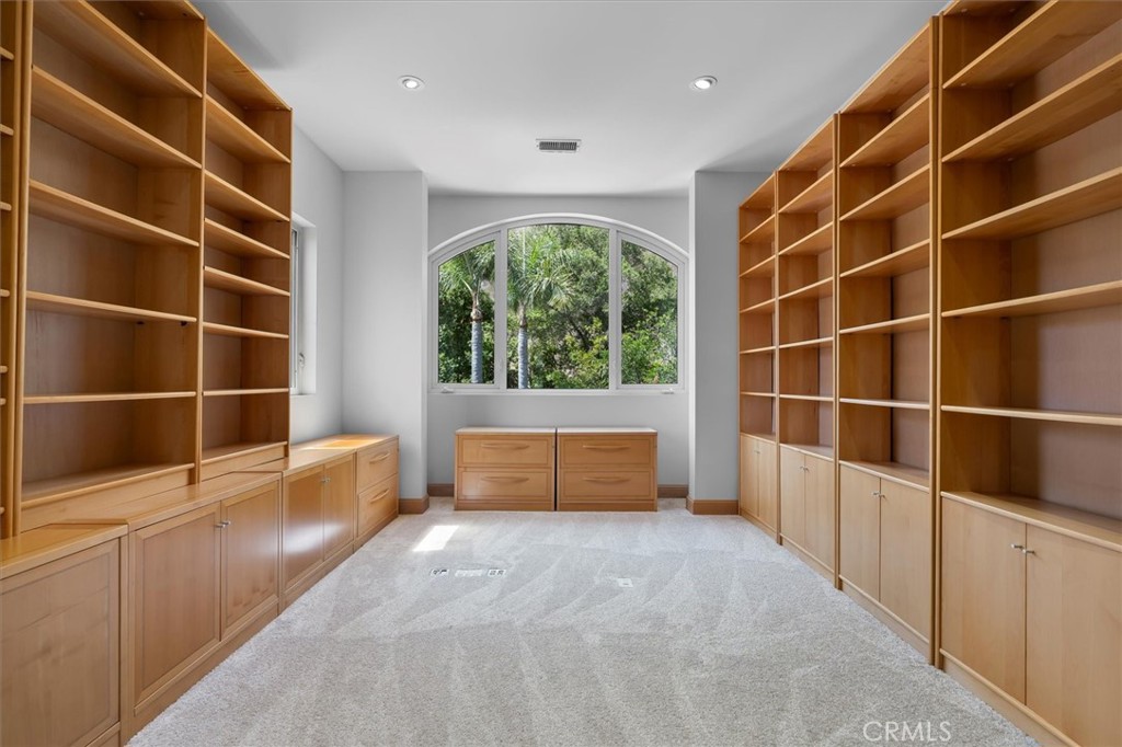 6945 E Hidden Oaks Lane