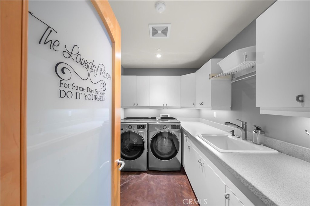 6945 E Hidden Oaks Lane