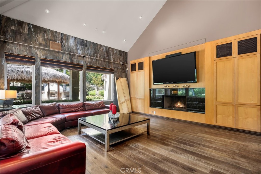 6945 E Hidden Oaks Lane