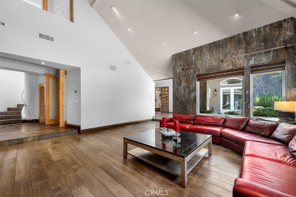 6945 E Hidden Oaks Lane