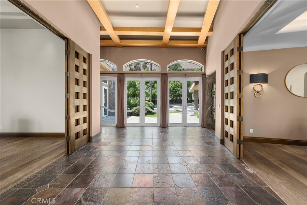 6945 E Hidden Oaks Lane