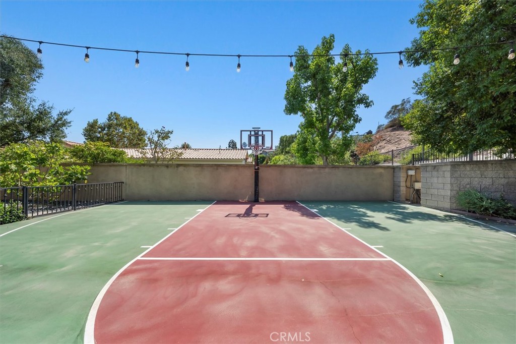 6945 E Hidden Oaks Lane