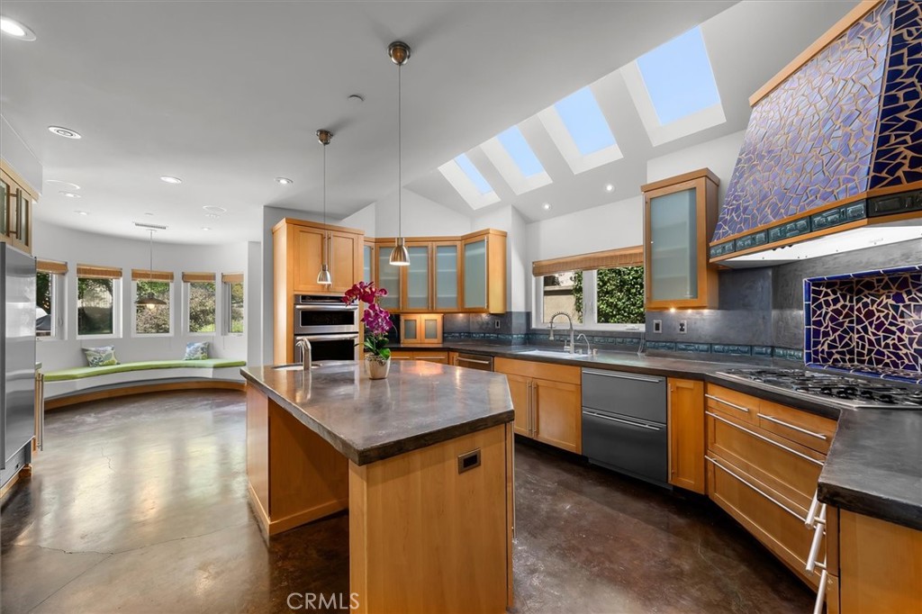 6945 E Hidden Oaks Lane