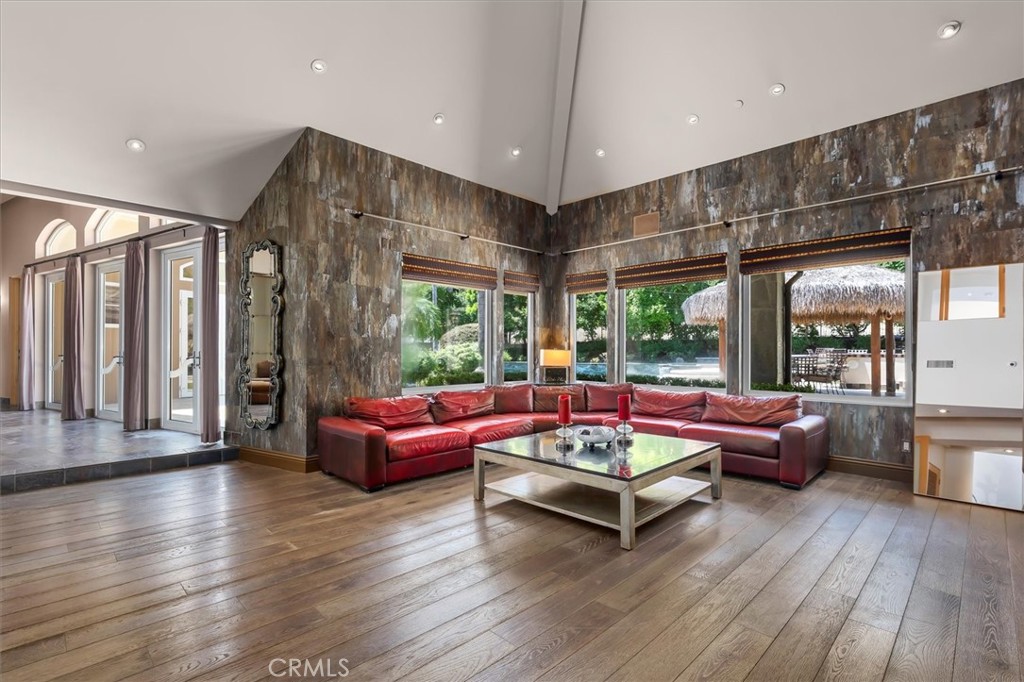 6945 E Hidden Oaks Lane