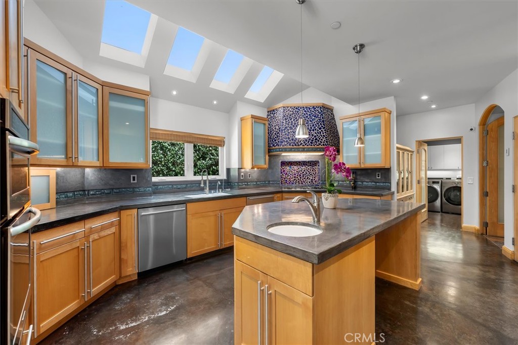 6945 E Hidden Oaks Lane