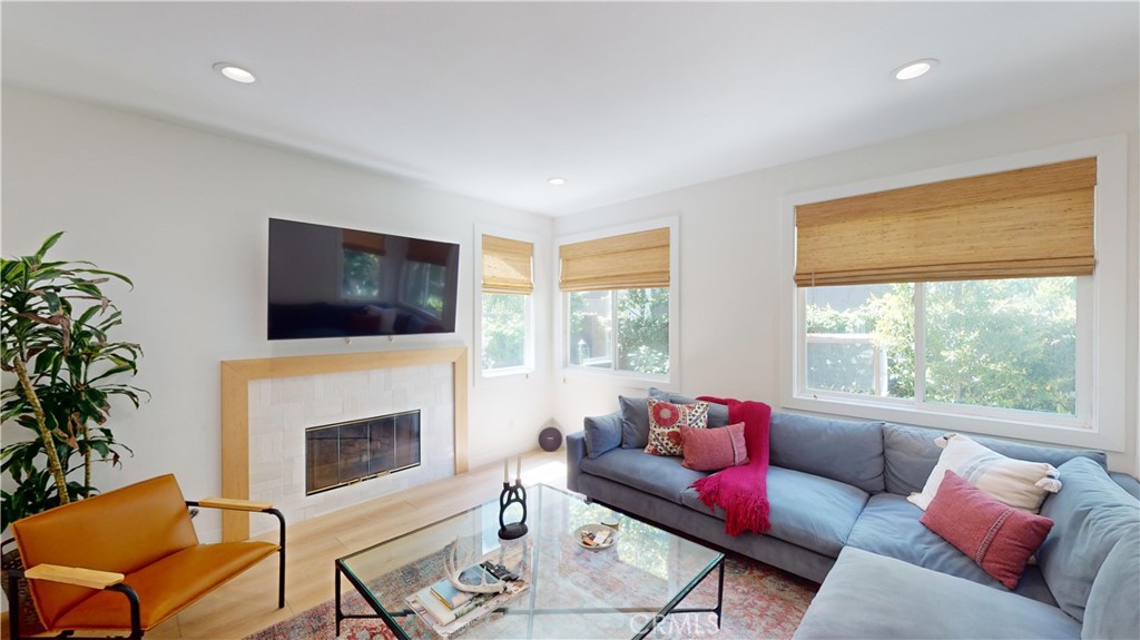 2531 Santa Ana Avenue