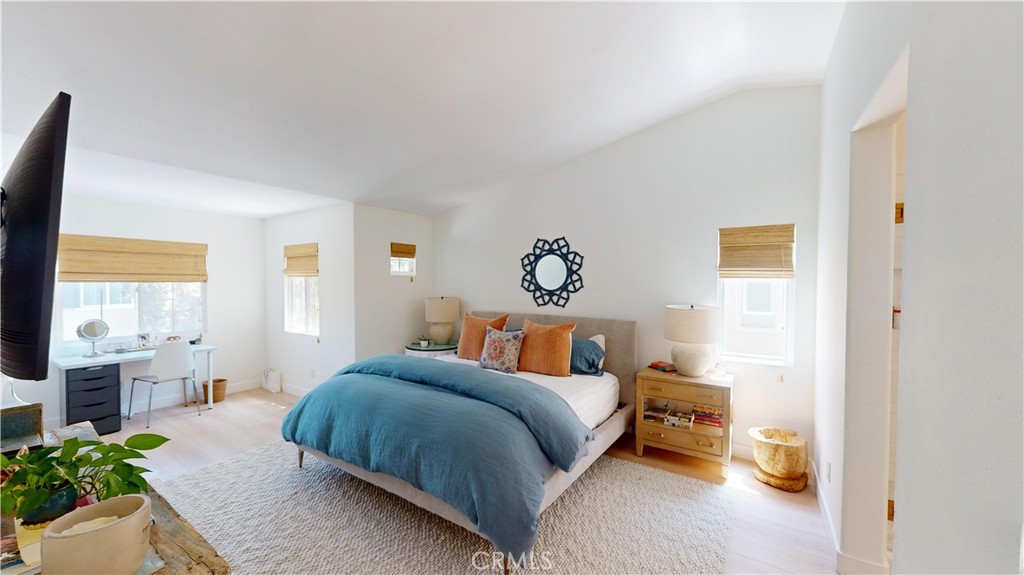 2531 Santa Ana Avenue