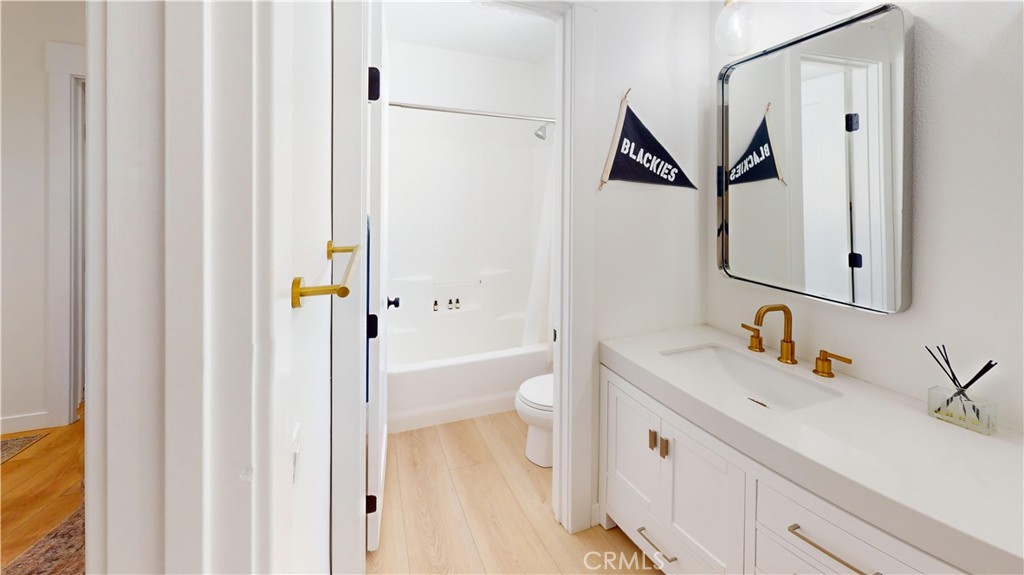 2531 Santa Ana Avenue