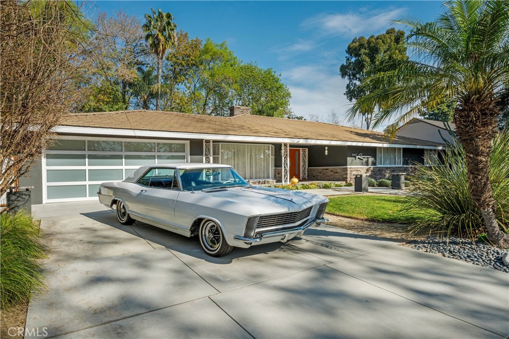 1107 W Riviera Drive