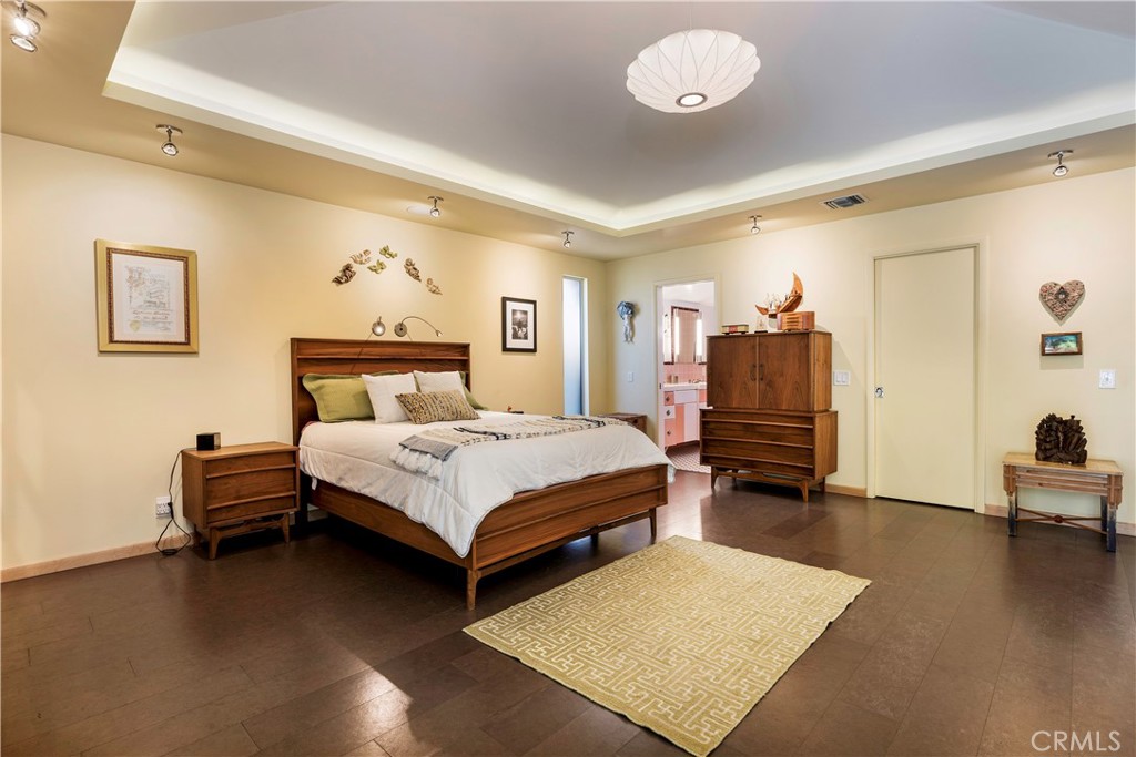 1107 W Riviera Drive