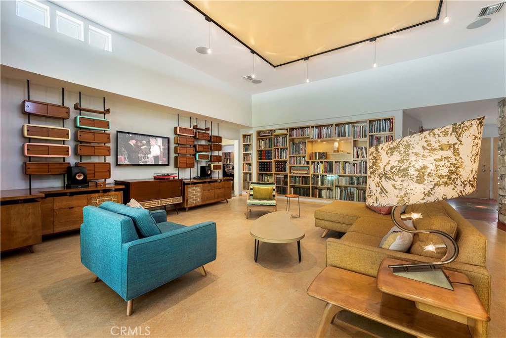 1107 W Riviera Drive