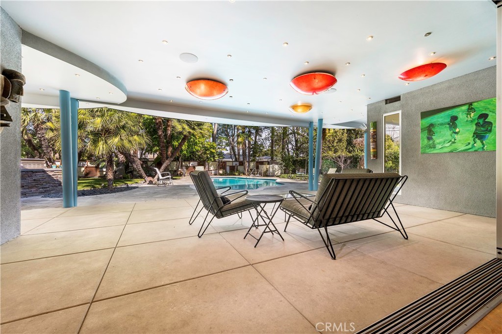 1107 W Riviera Drive