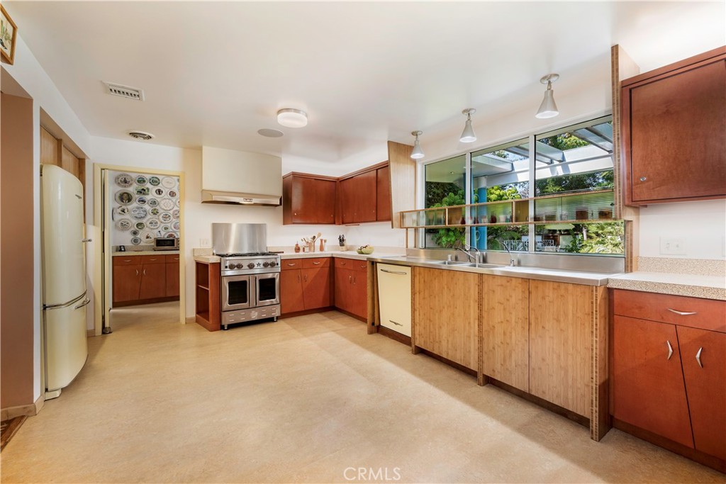 1107 W Riviera Drive