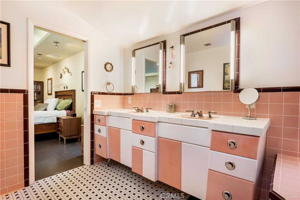 1107 W Riviera Drive