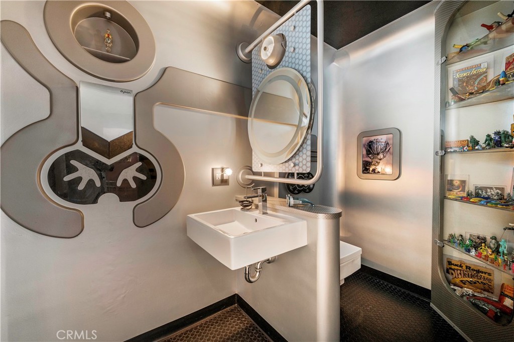 1107 W Riviera Drive