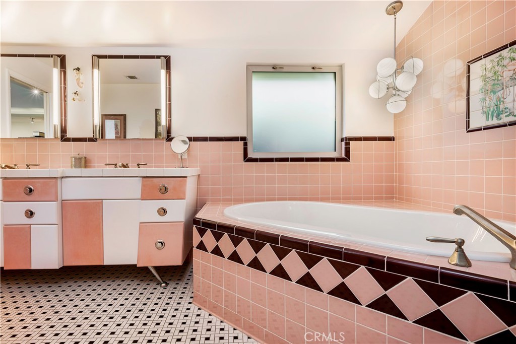 1107 W Riviera Drive