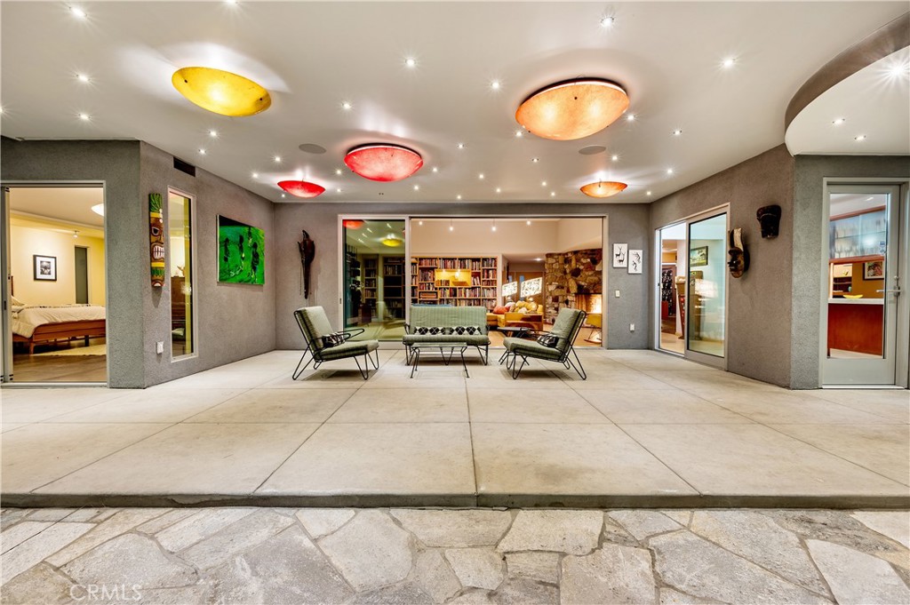 1107 W Riviera Drive