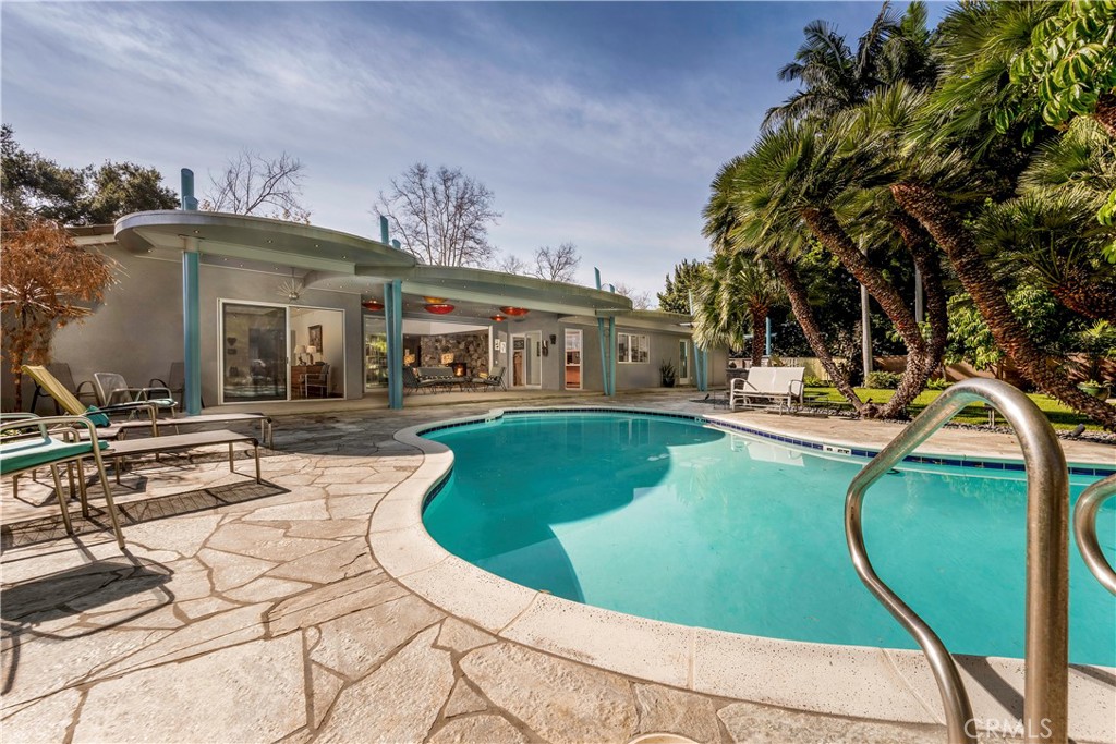 1107 W Riviera Drive