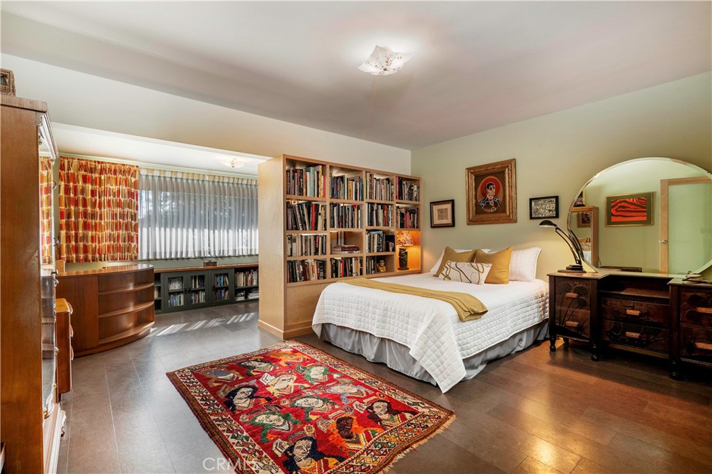 1107 W Riviera Drive