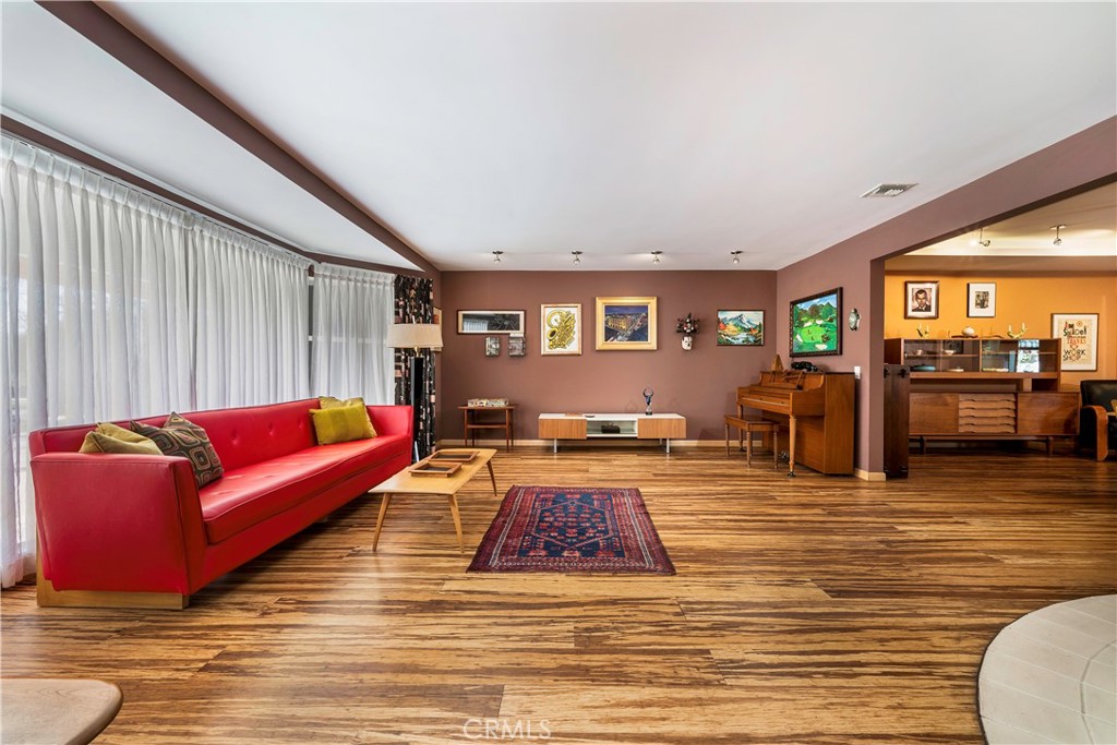 1107 W Riviera Drive