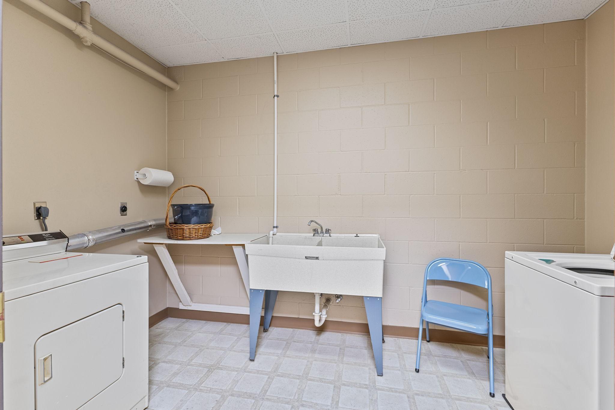 110 1st Avenue NE Unit: 402