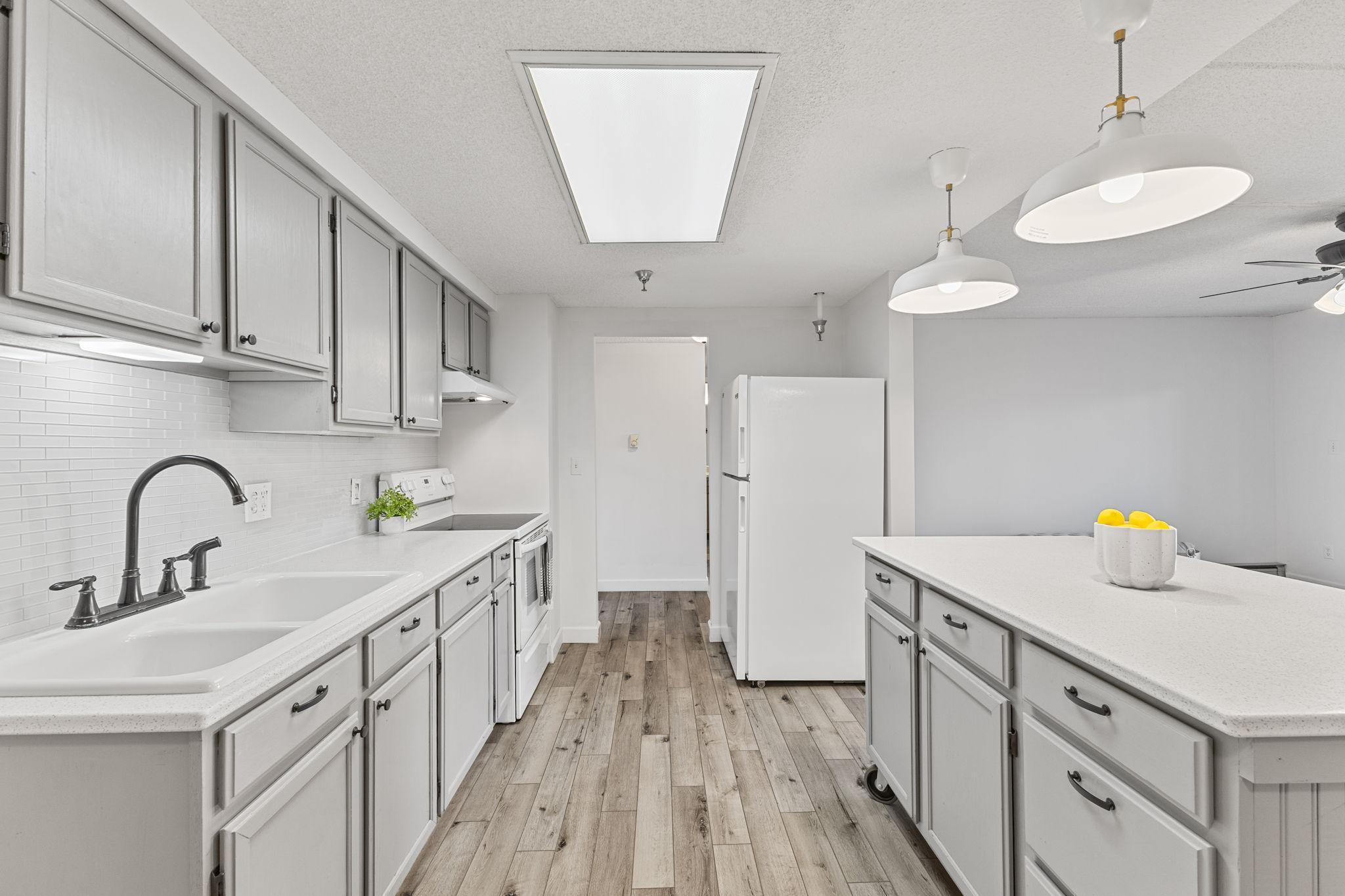 110 1st Avenue NE Unit: 402