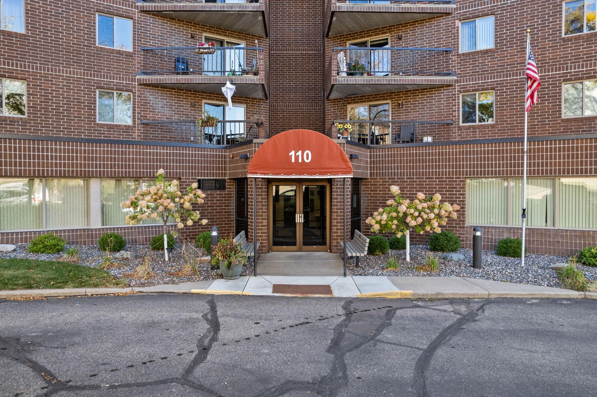 110 1st Avenue NE Unit: 402