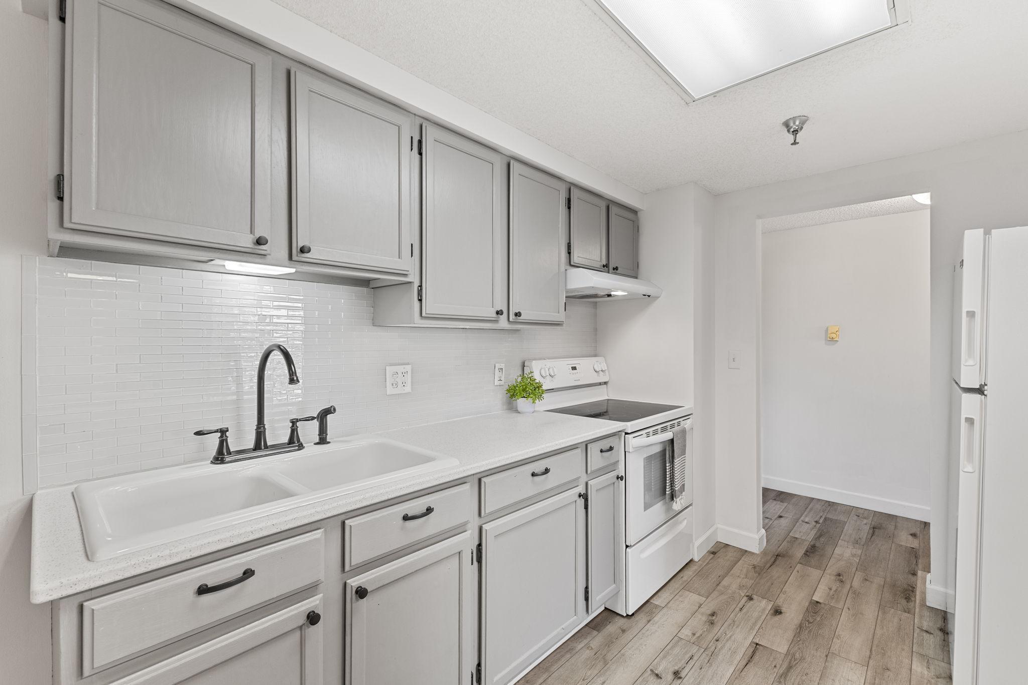 110 1st Avenue NE Unit: 402