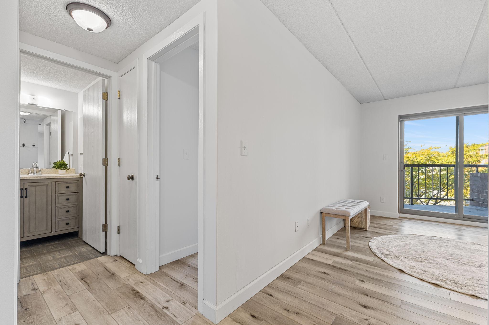 110 1st Avenue NE Unit: 402