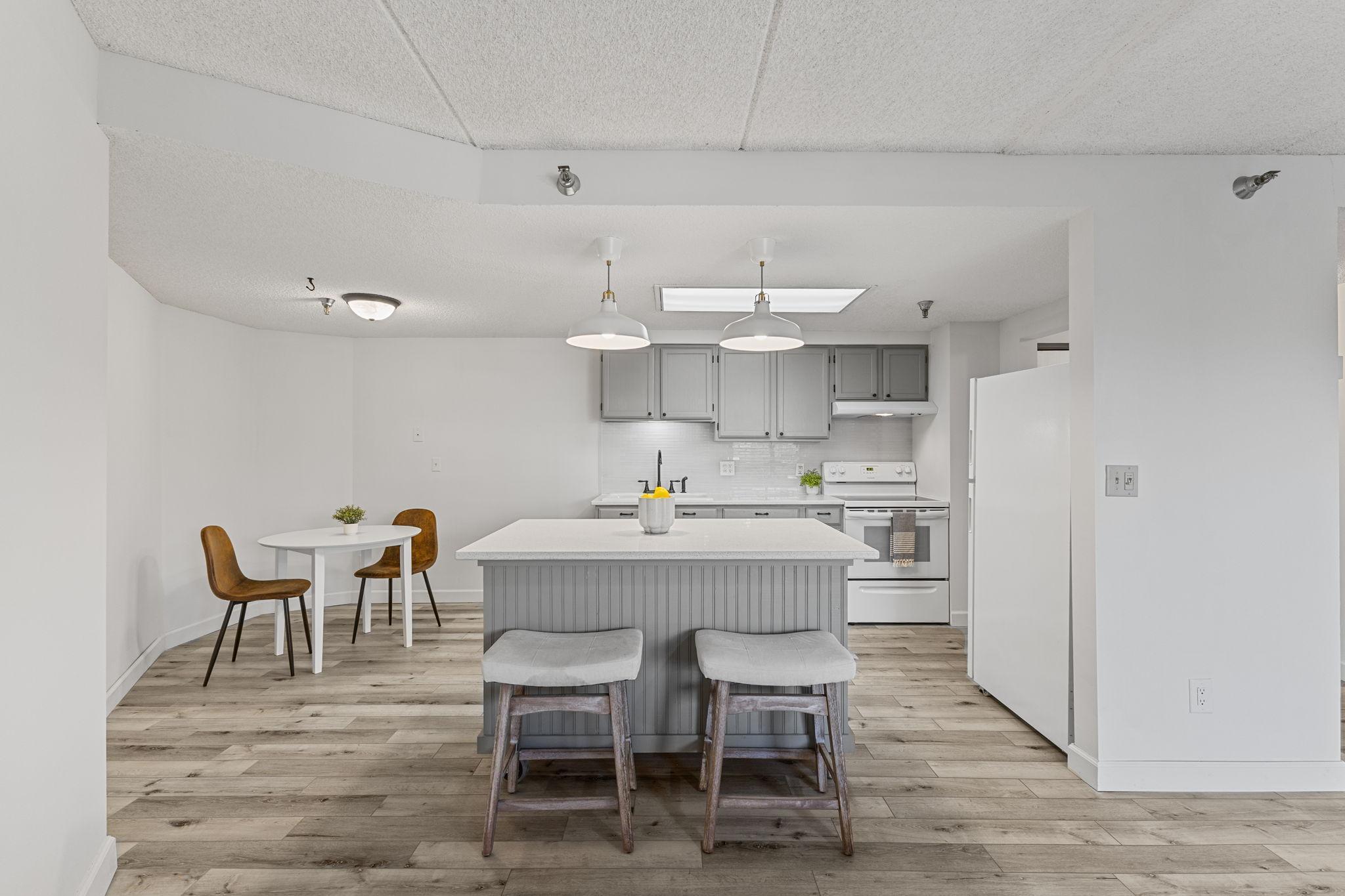 110 1st Avenue NE Unit: 402