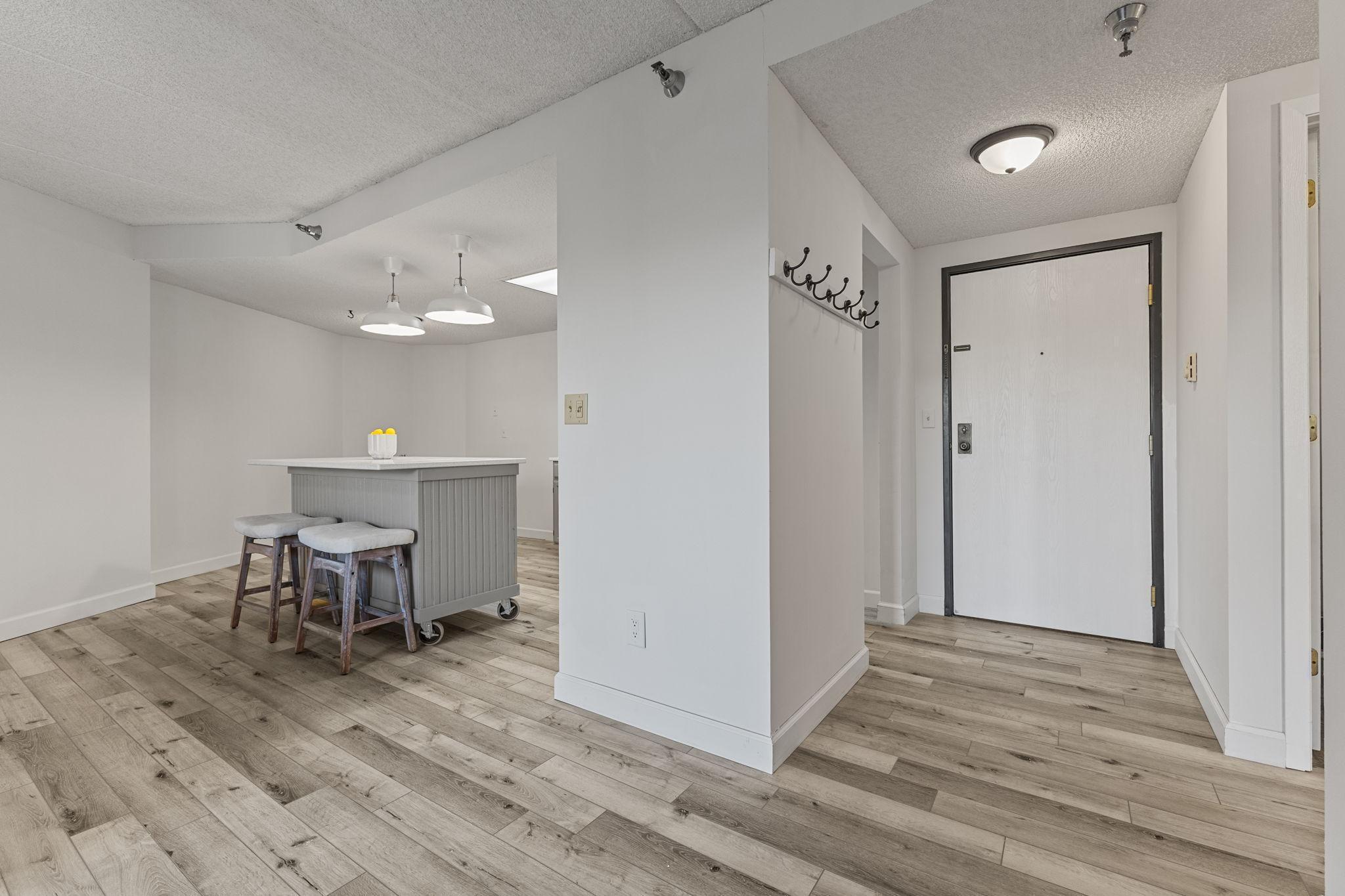 110 1st Avenue NE Unit: 402