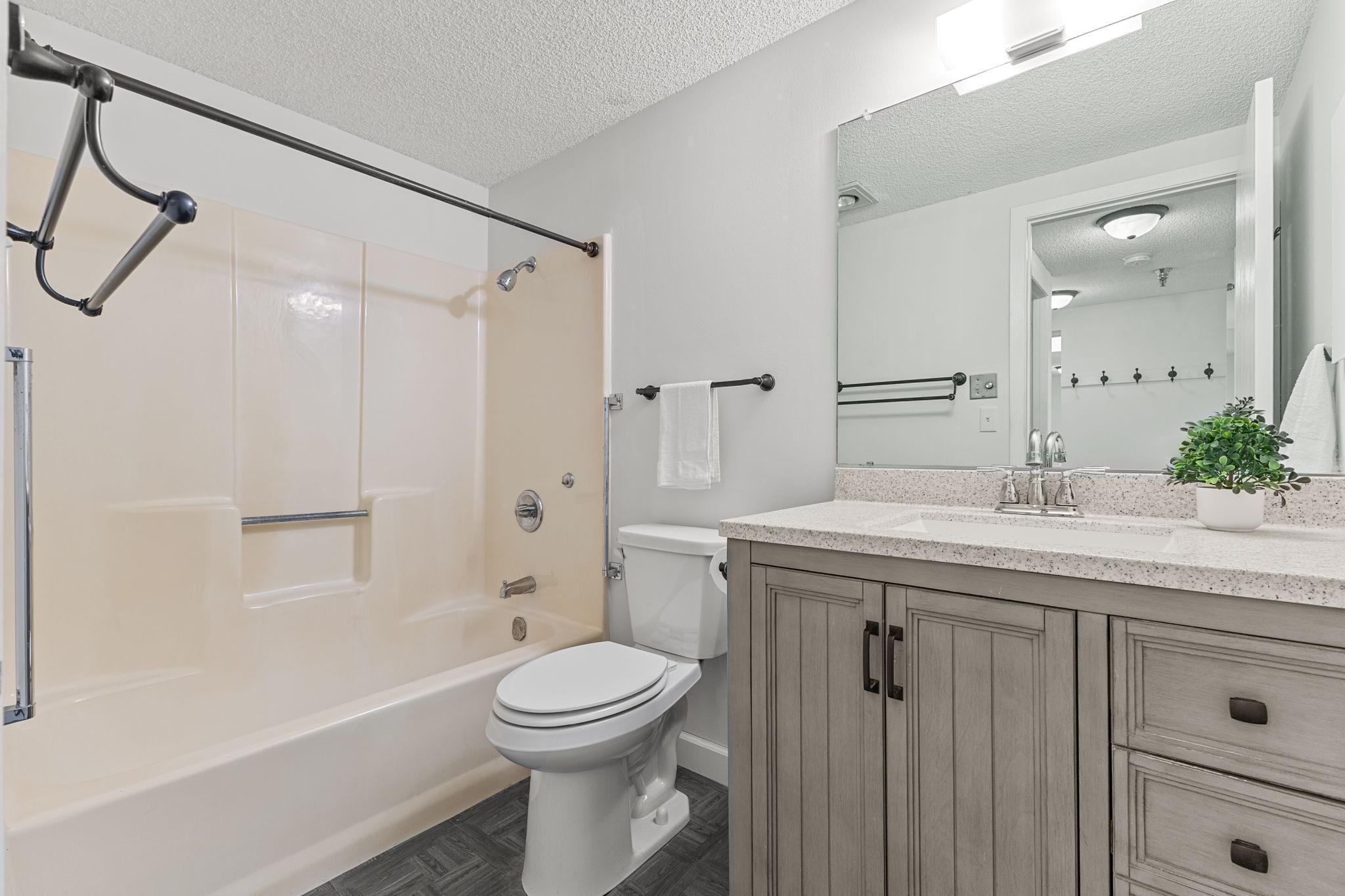 110 1st Avenue NE Unit: 402