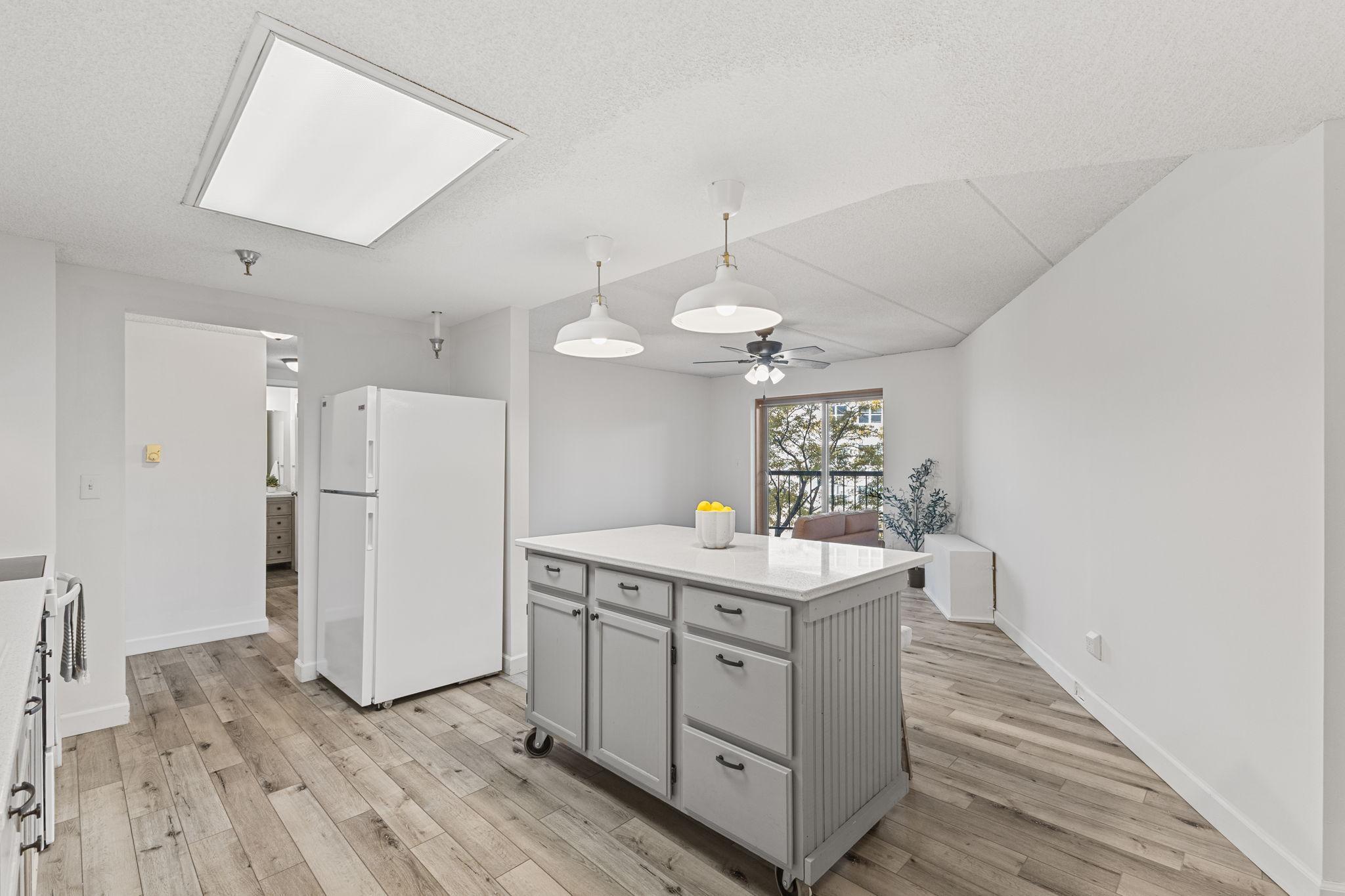 110 1st Avenue NE Unit: 402