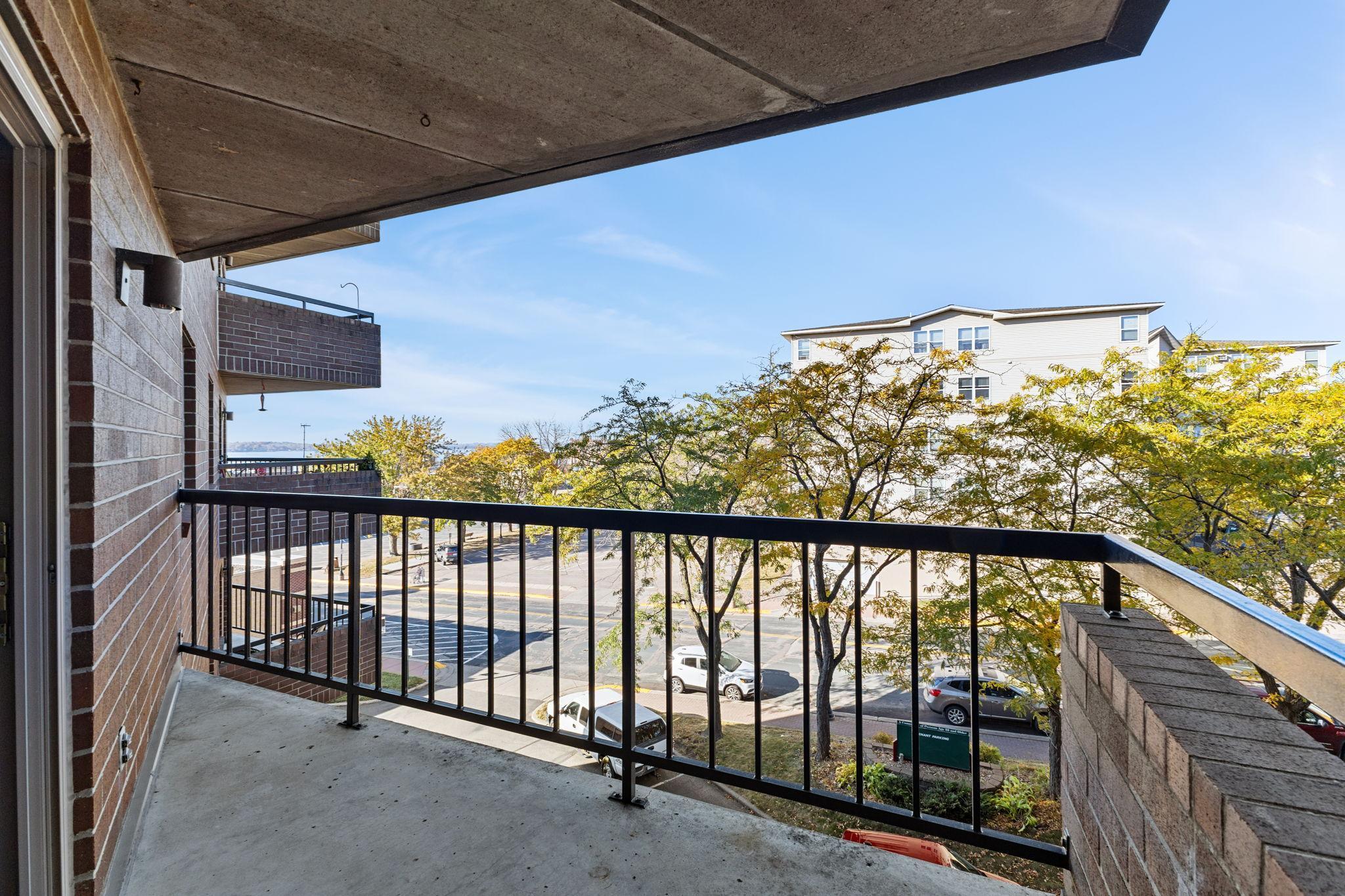 110 1st Avenue NE Unit: 402