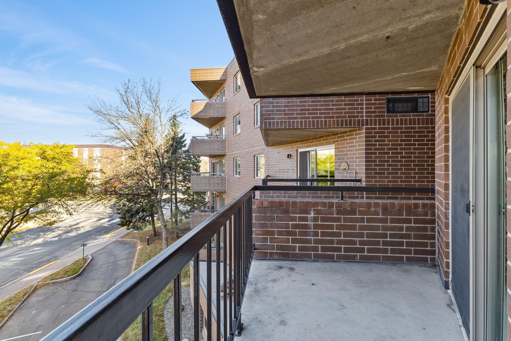 110 1st Avenue NE Unit: 402