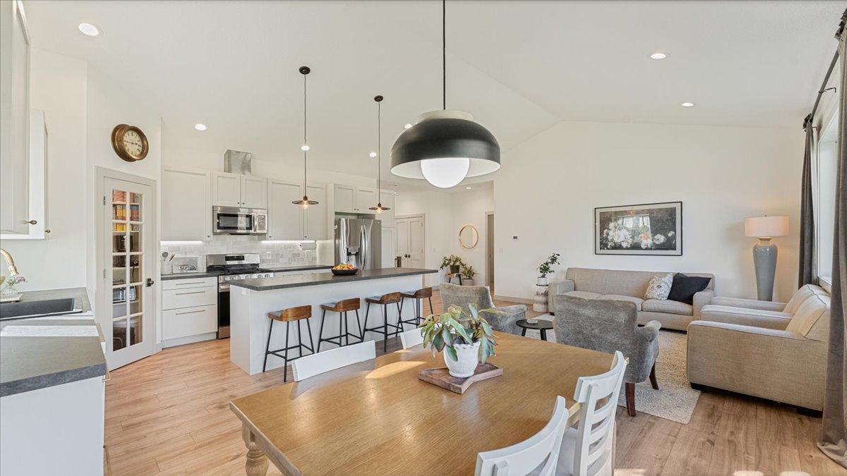 4940 River Oaks Road