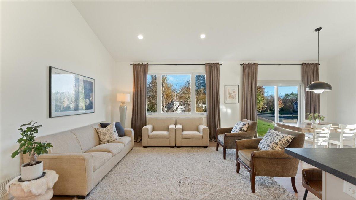 4940 River Oaks Road