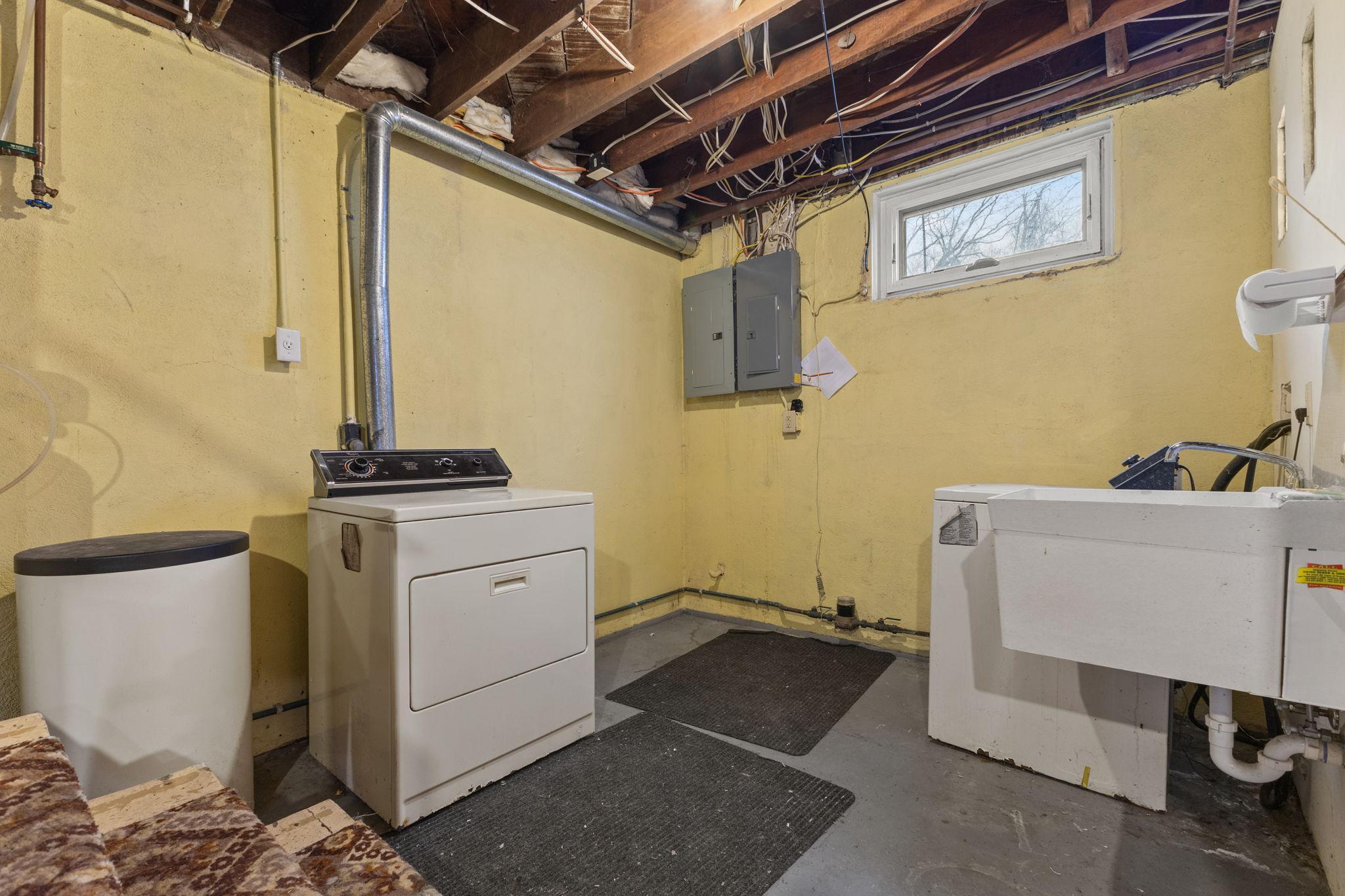 202 Lake Boulevard S