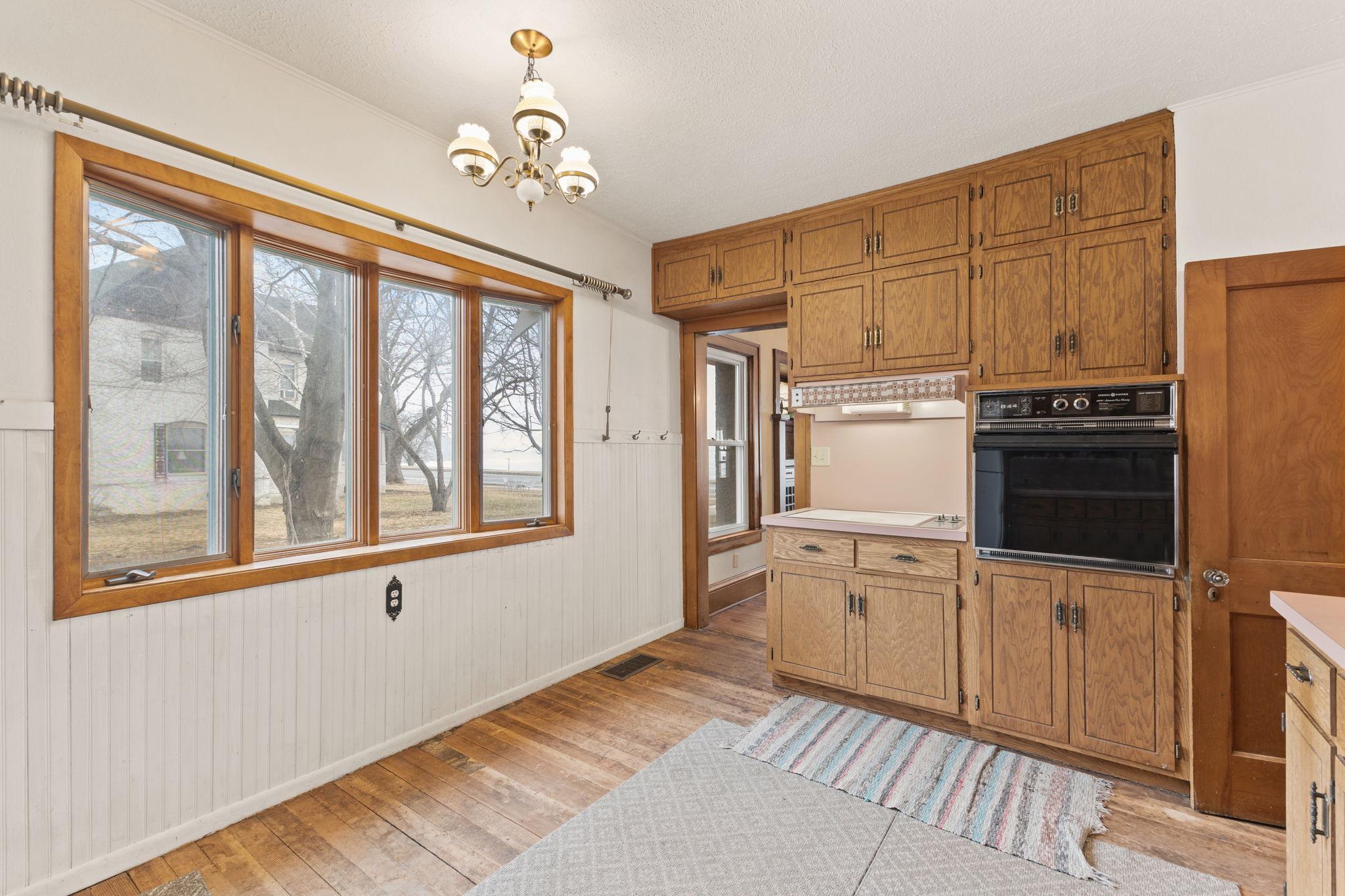 202 Lake Boulevard S