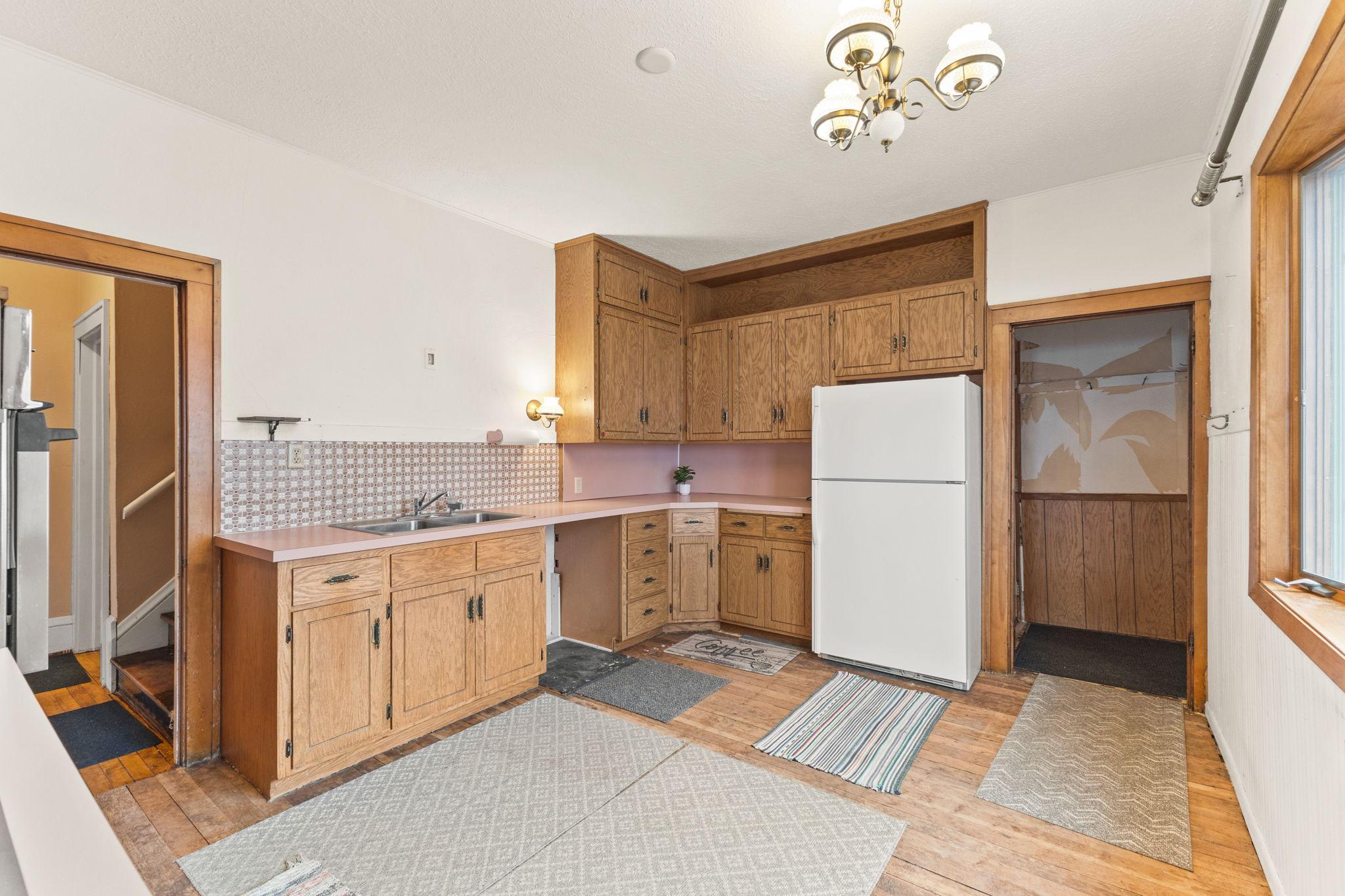 202 Lake Boulevard S