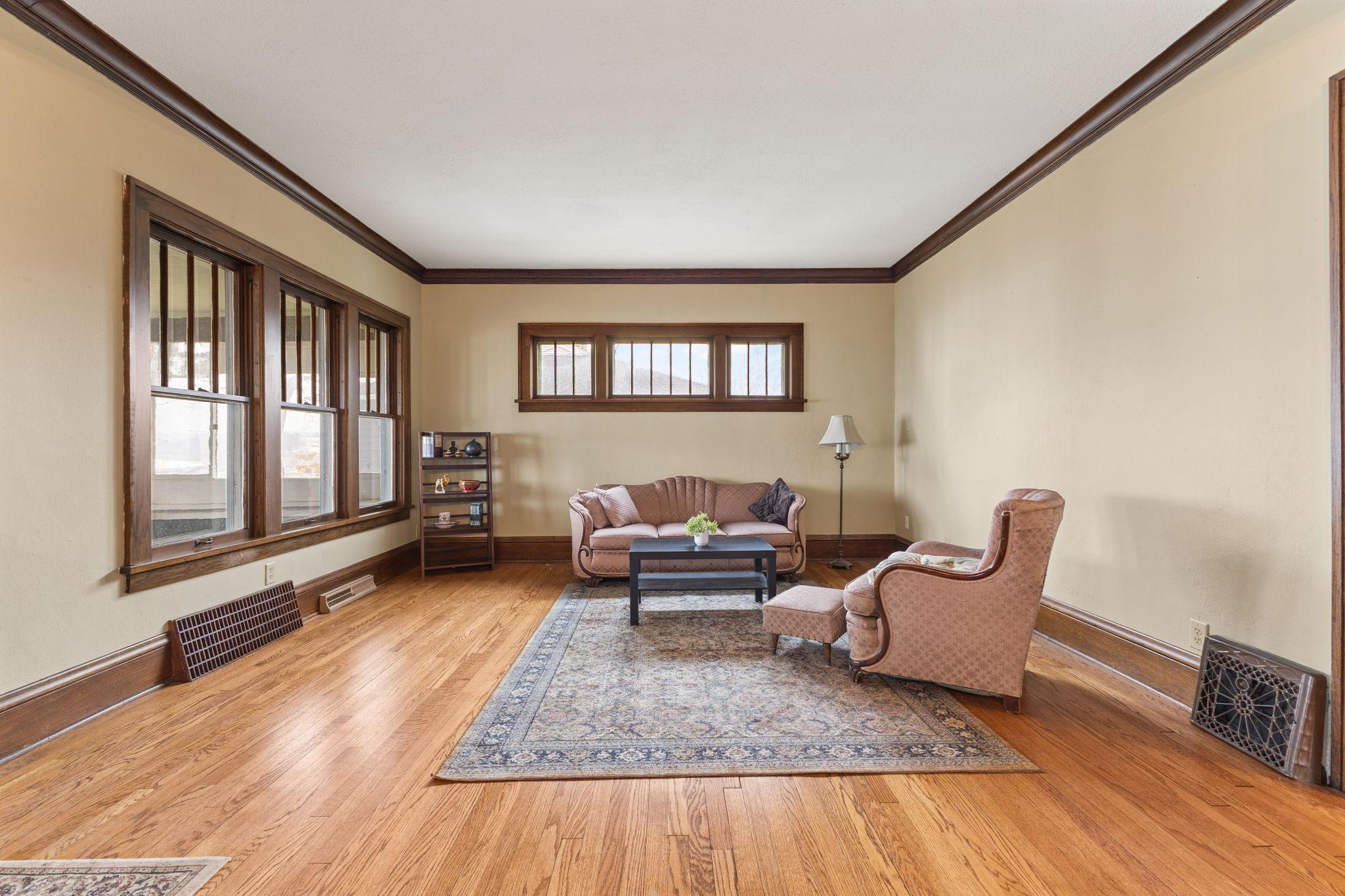 202 Lake Boulevard S